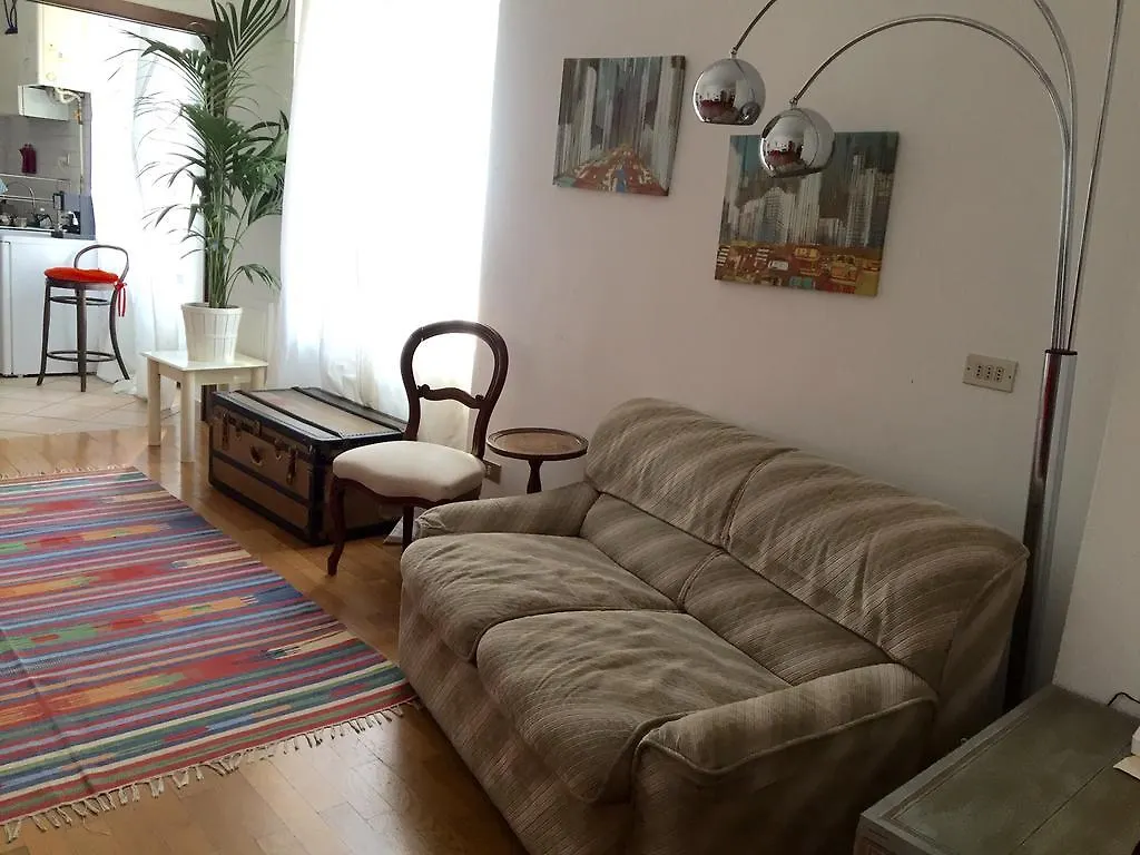 Apartment Appartamento Sambuco Milan